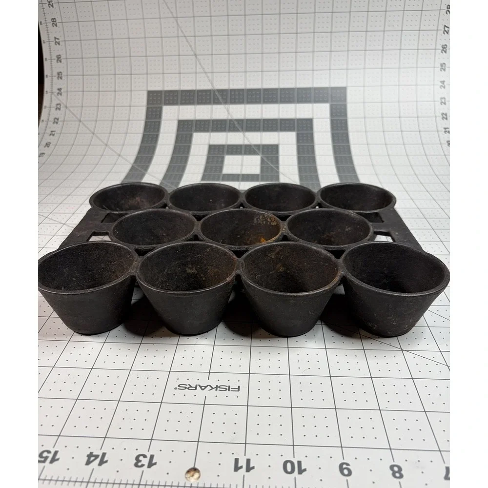 Vintage Cast Iron Popover Muffin Biscuit Pan 11 Cup No 01 B
